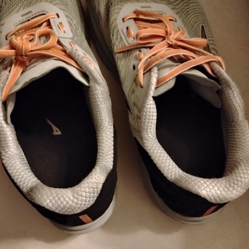 EUC Altra Torin 5-Greyish-Green and Coral - Picture 8 of 8